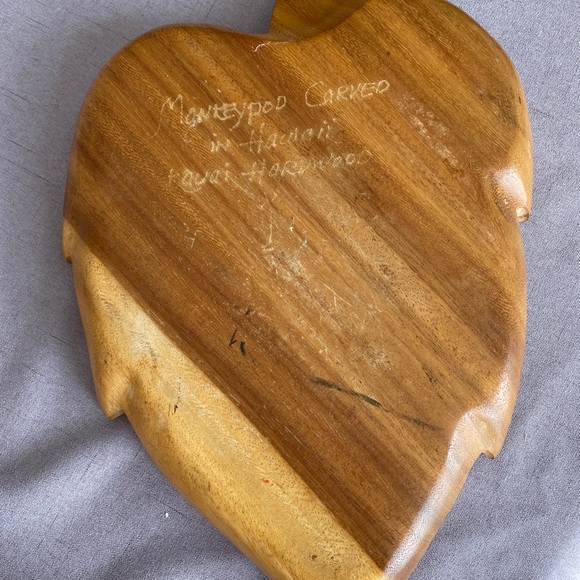 Vintage Monkey Pod Wood Carved Hawaiian Leaf Bowl.  15” long x 10.5” wide - Picture 4 of 4